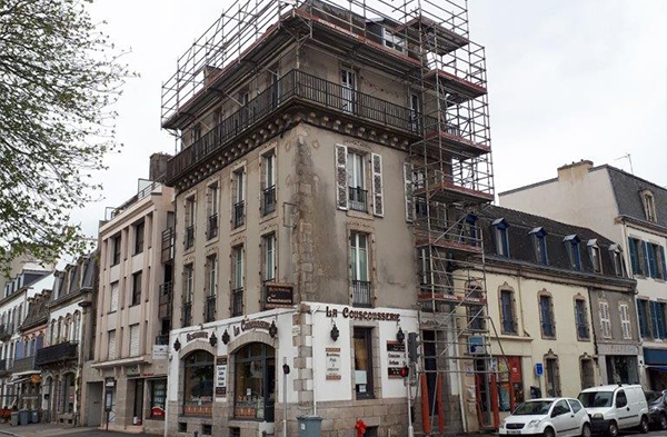 Location d'un échafaudage de façade à Brest pour travaux sur bâtiment